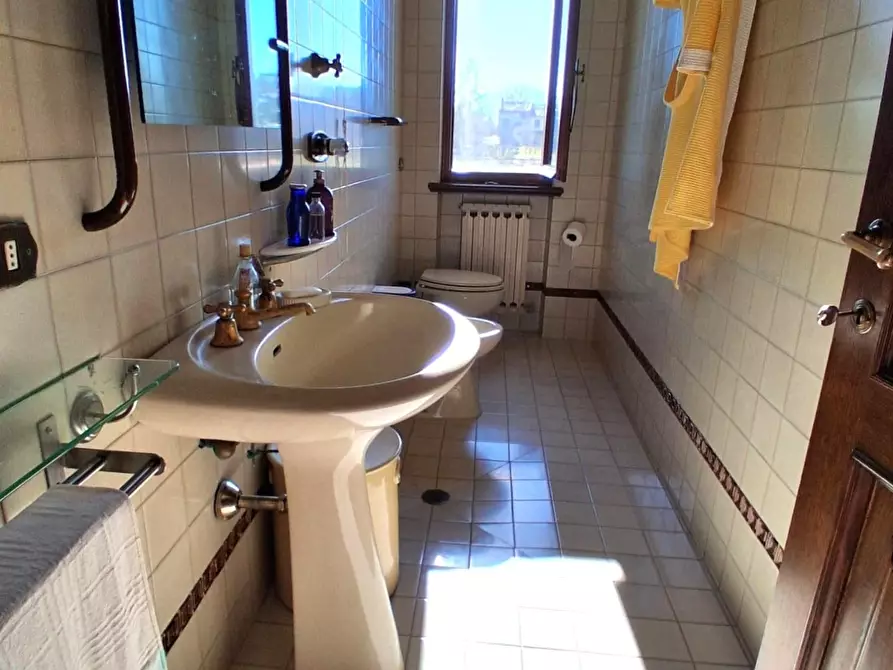 Immagine 43 di Villa in vendita  a Capannori