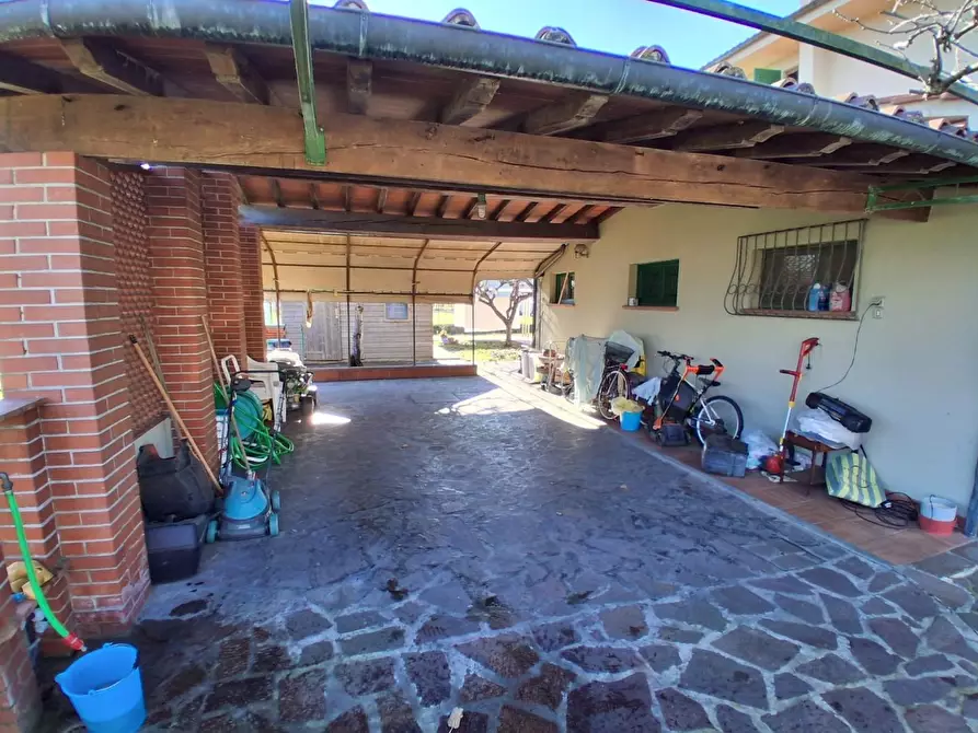 Immagine 7 di Villa in vendita  a Capannori