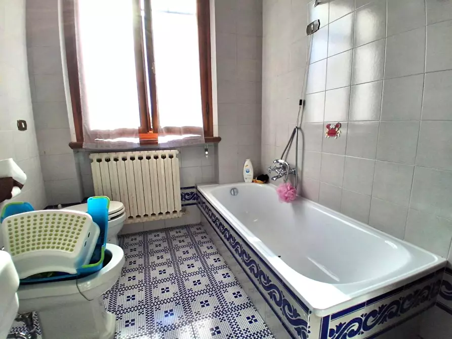 Immagine 33 di Villa in vendita  a Capannori