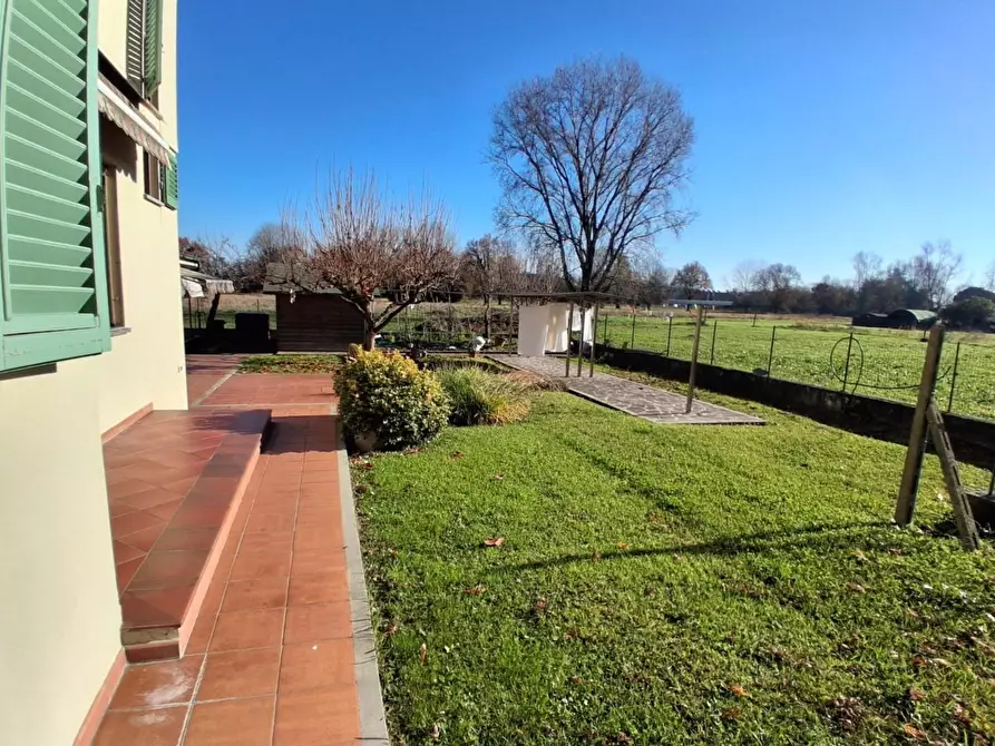 Immagine 6 di Villa in vendita  a Capannori