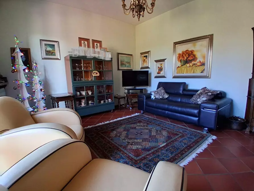 Immagine 11 di Villa in vendita  a Capannori