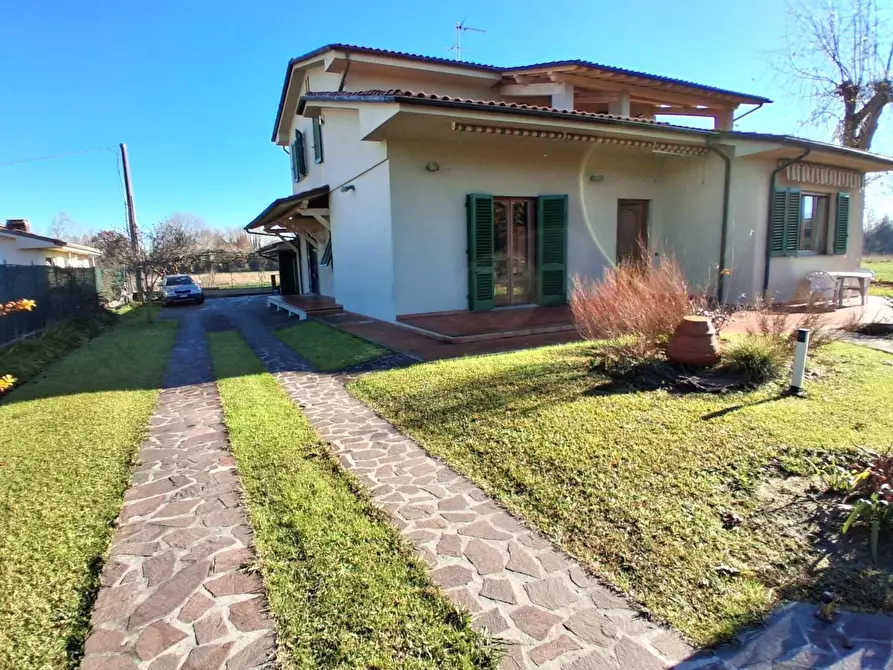 Immagine 10 di Villa in vendita  a Capannori
