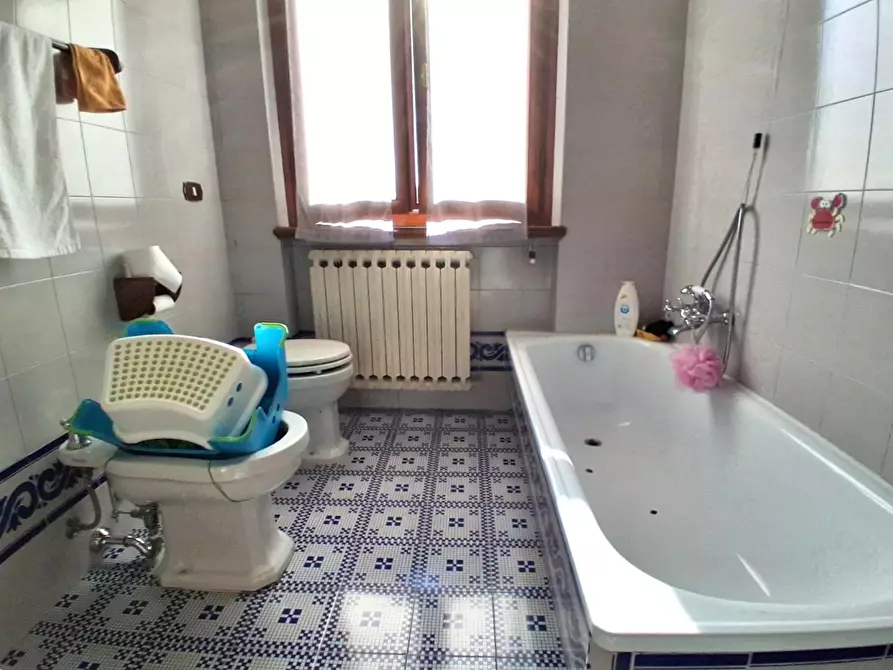 Immagine 31 di Villa in vendita  a Capannori