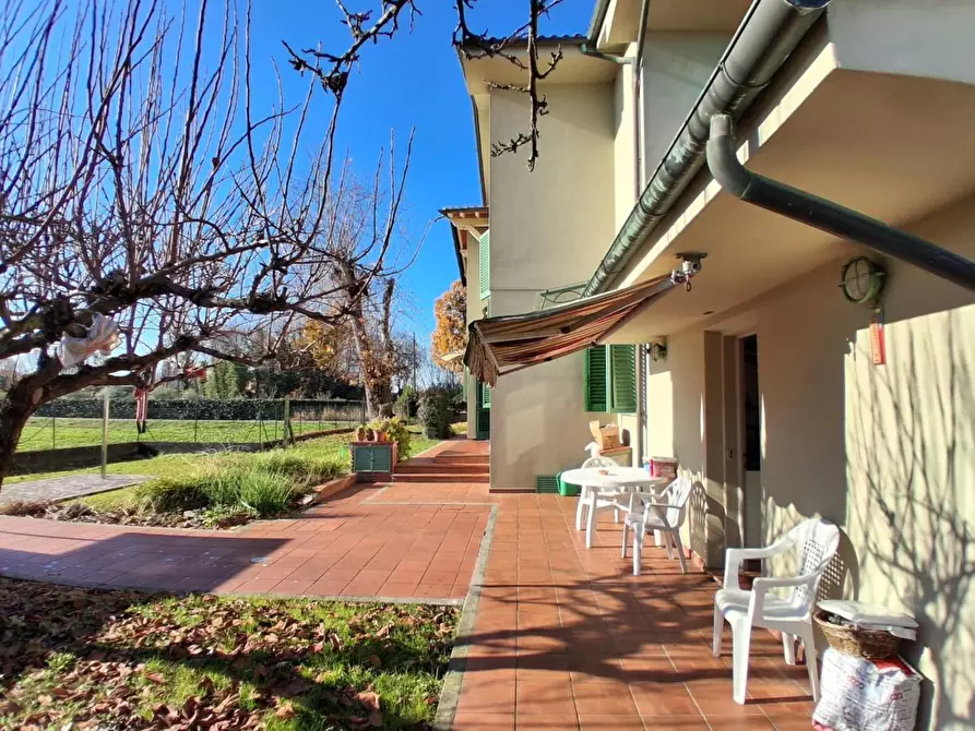 Immagine 4 di Villa in vendita  a Capannori