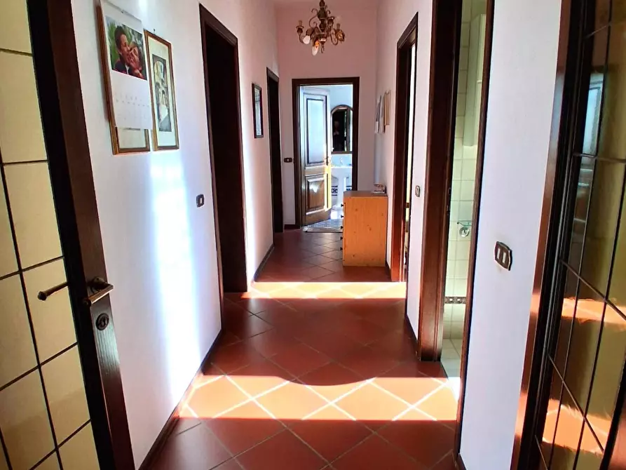 Immagine 19 di Villa in vendita  a Capannori