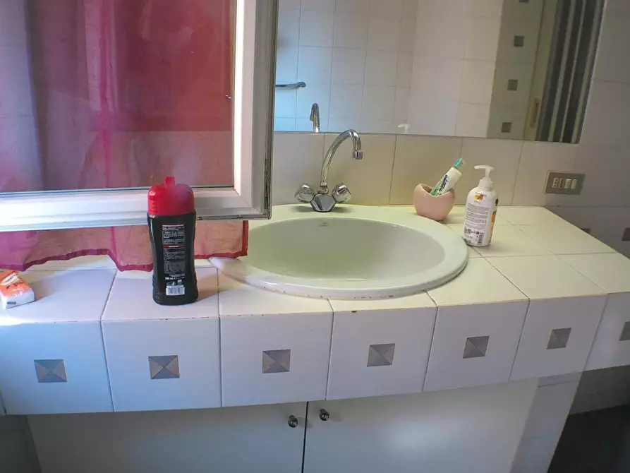 Immagine 24 di Appartamento in vendita  a Carrara