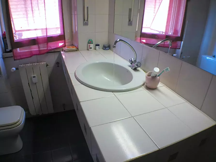 Immagine 25 di Appartamento in vendita  a Carrara