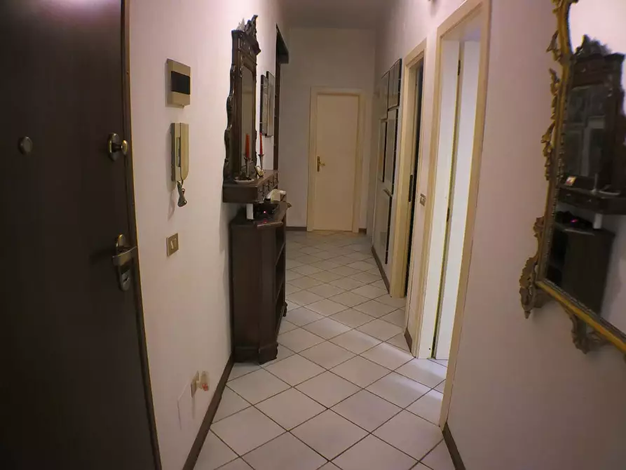 Immagine 3 di Appartamento in vendita  a Carrara