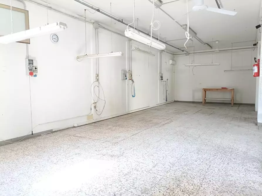 Immagine 12 di Attività artigianale in vendita  a Empoli