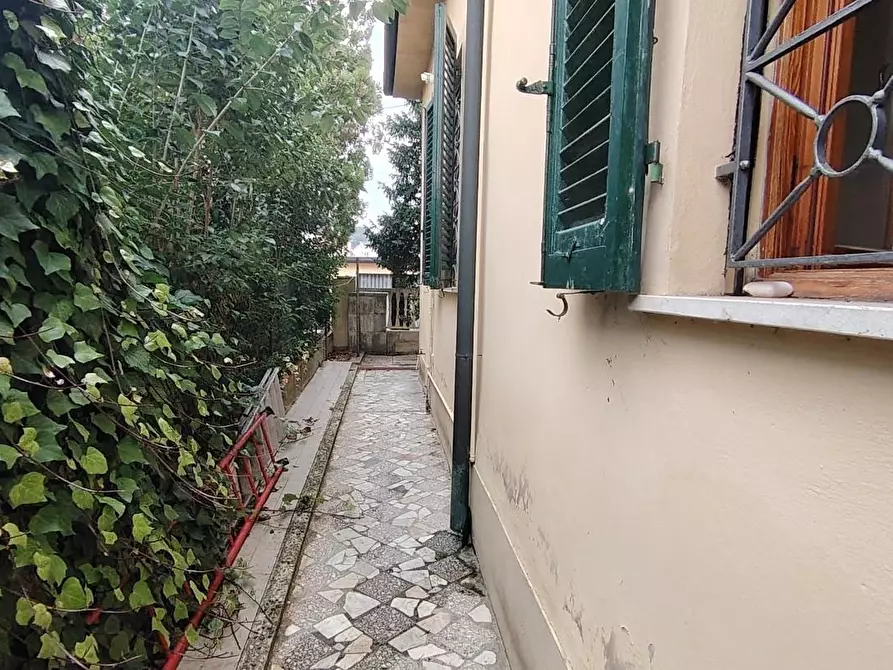 Immagine 4 di Casa bifamiliare in vendita  a Pontedera