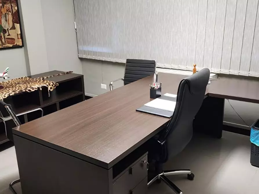 Immagine 12 di Ufficio in vendita  a Lucca