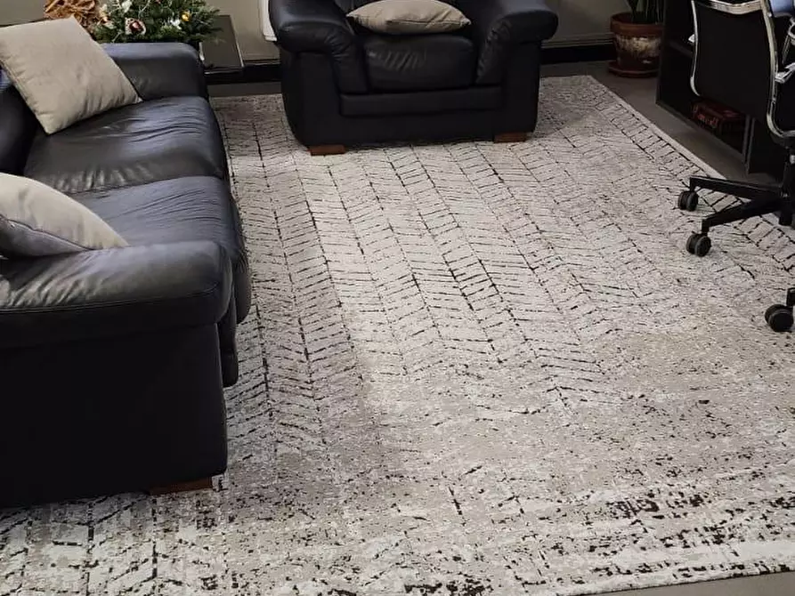 Immagine 15 di Ufficio in vendita  a Lucca