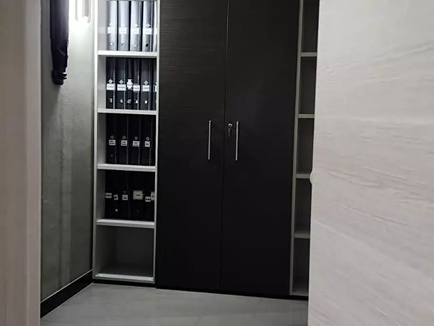 Immagine 16 di Ufficio in vendita  a Lucca