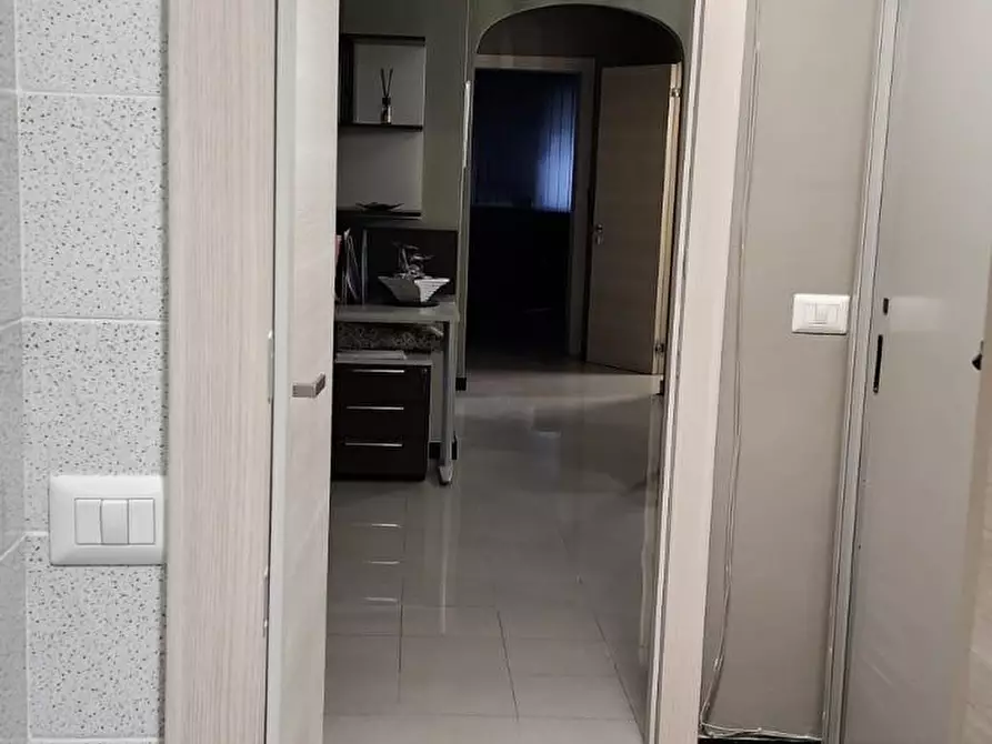 Immagine 20 di Ufficio in vendita  a Lucca