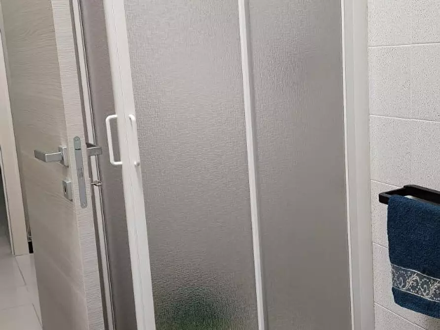 Immagine 19 di Ufficio in vendita  a Lucca