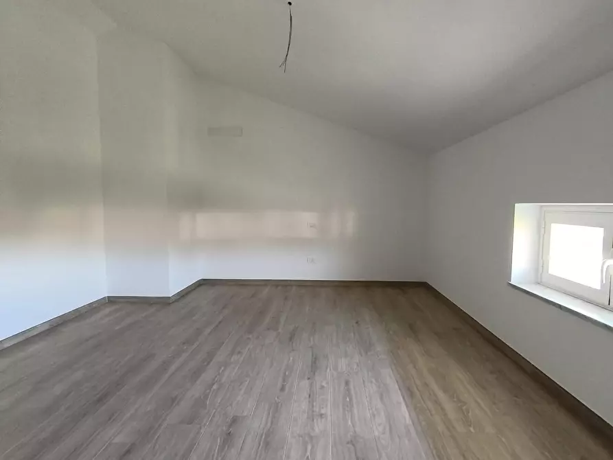 Immagine 5 di Appartamento in vendita  a Carrara