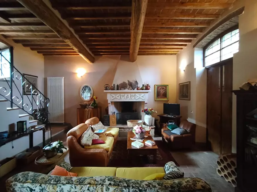 Immagine 29 di Casa colonica in vendita  a Capannori