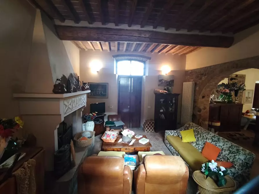 Immagine 40 di Casa colonica in vendita  a Capannori