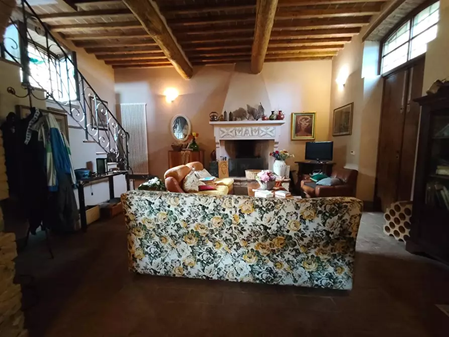 Immagine 39 di Casa colonica in vendita  a Capannori