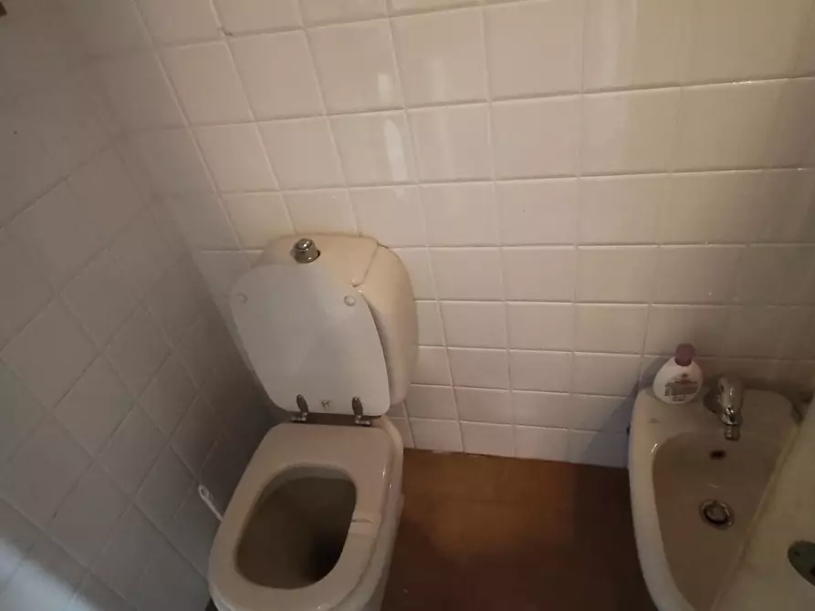 Immagine 34 di Casa colonica in vendita  a Capannori