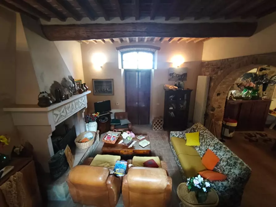Immagine 41 di Casa colonica in vendita  a Capannori