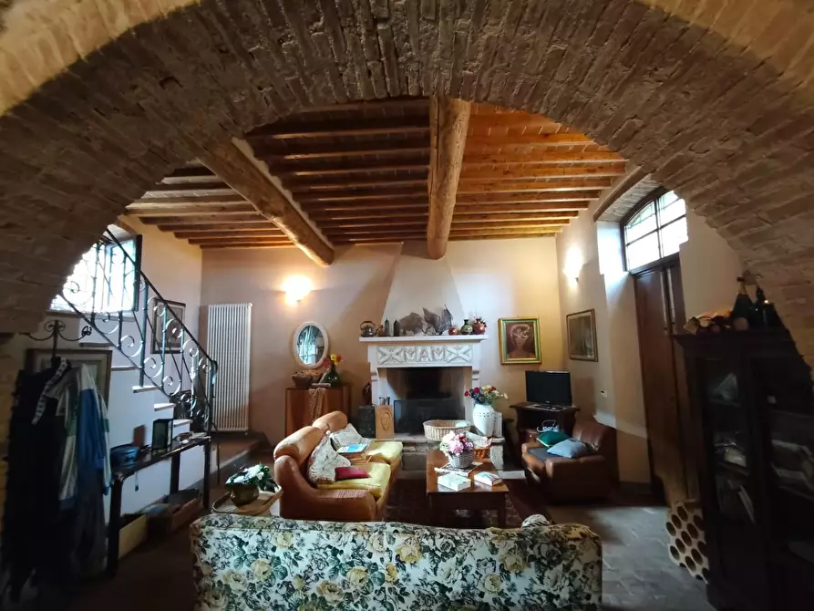Immagine 28 di Casa colonica in vendita  a Capannori