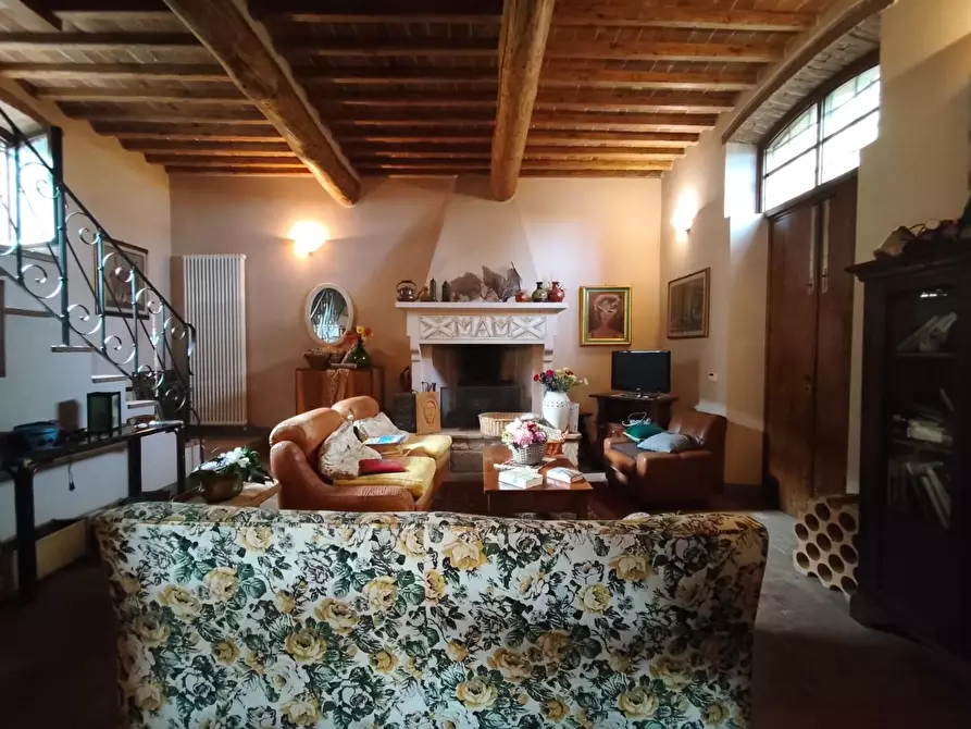 Immagine 30 di Casa colonica in vendita  a Capannori