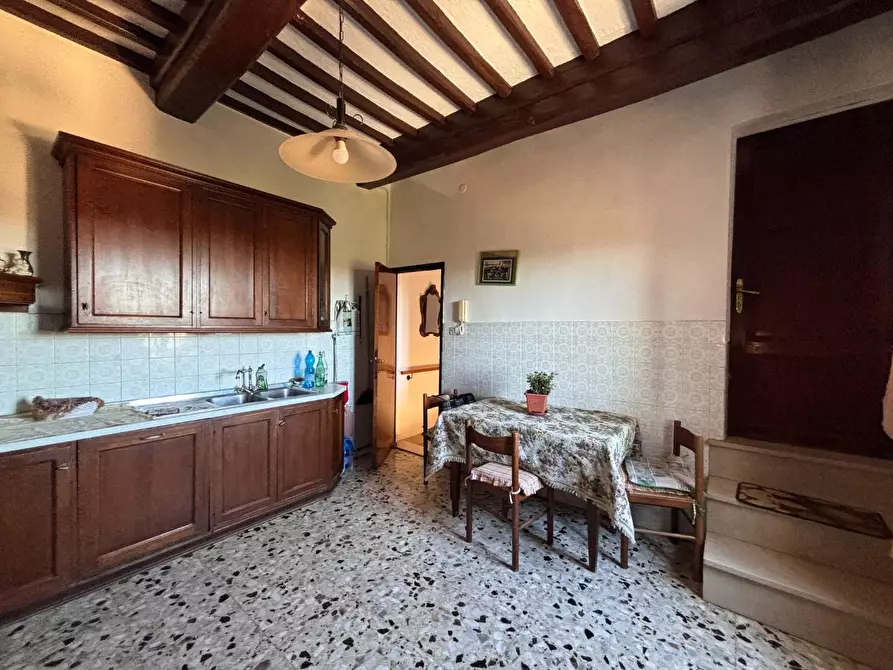 Immagine 4 di Porzione di casa in vendita  a Terricciola