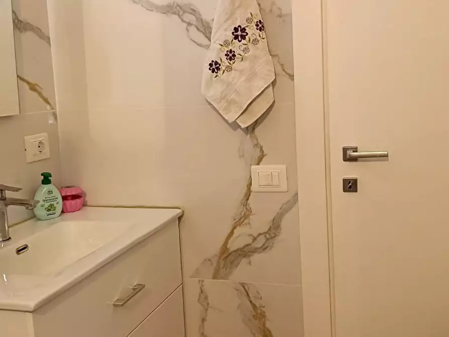 Immagine 17 di Appartamento in vendita  a Cascina