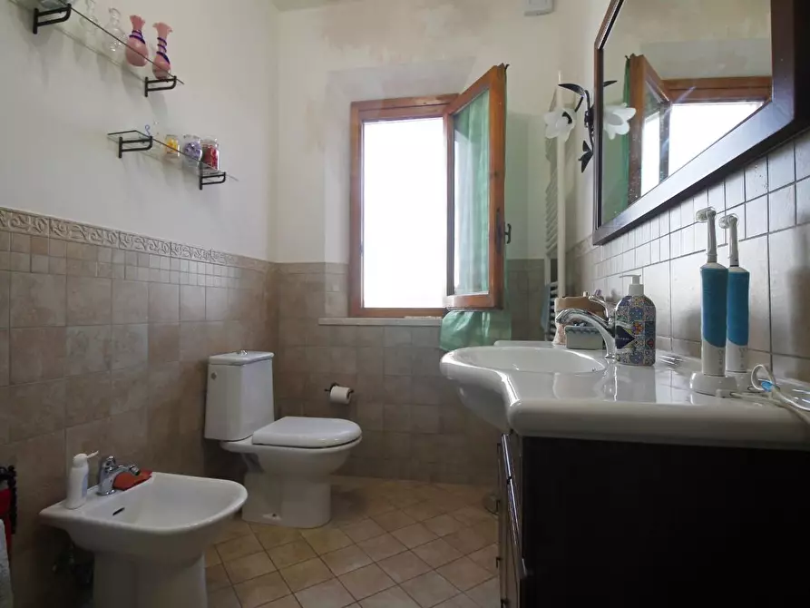 Immagine 25 di Casa colonica in vendita  a Cerreto Guidi