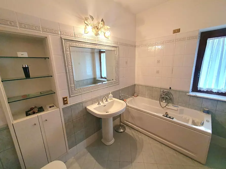 Immagine 38 di Terratetto in vendita  a Lucca