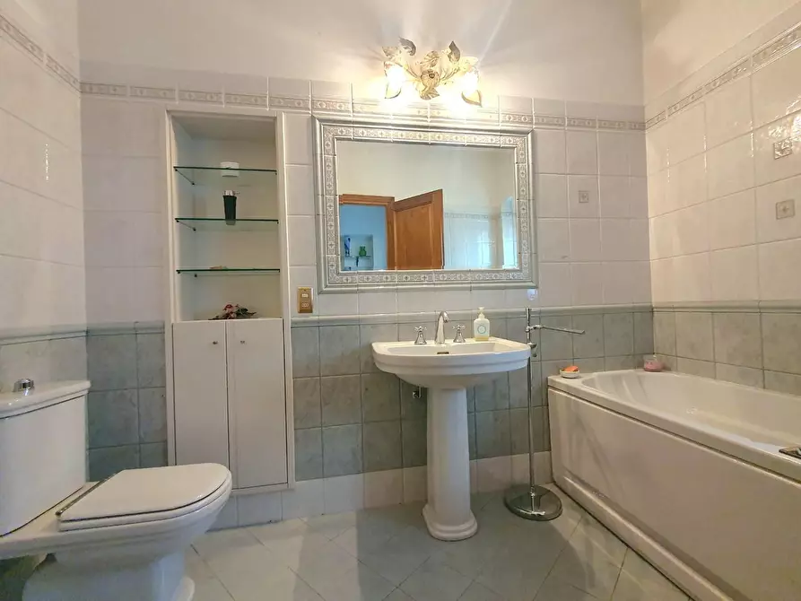 Immagine 35 di Terratetto in vendita  a Lucca