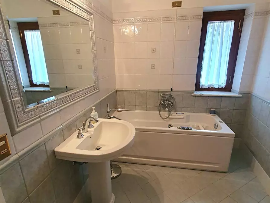 Immagine 37 di Terratetto in vendita  a Lucca