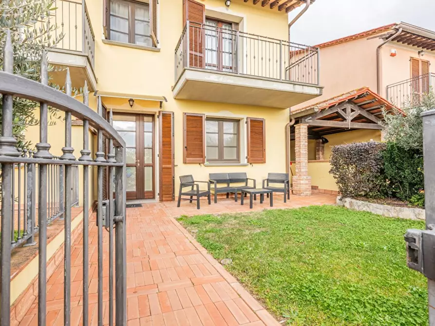 Immagine 1 di Villetta a schiera in vendita  a Crespina Lorenzana