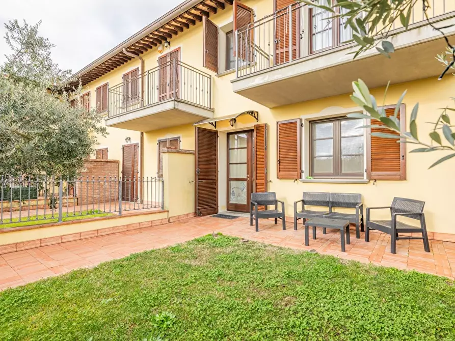 Immagine 2 di Villetta a schiera in vendita  a Crespina Lorenzana