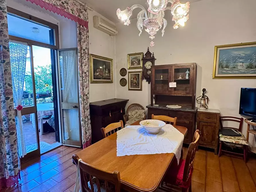 Immagine 1 di Casa indipendente in vendita  a Massa