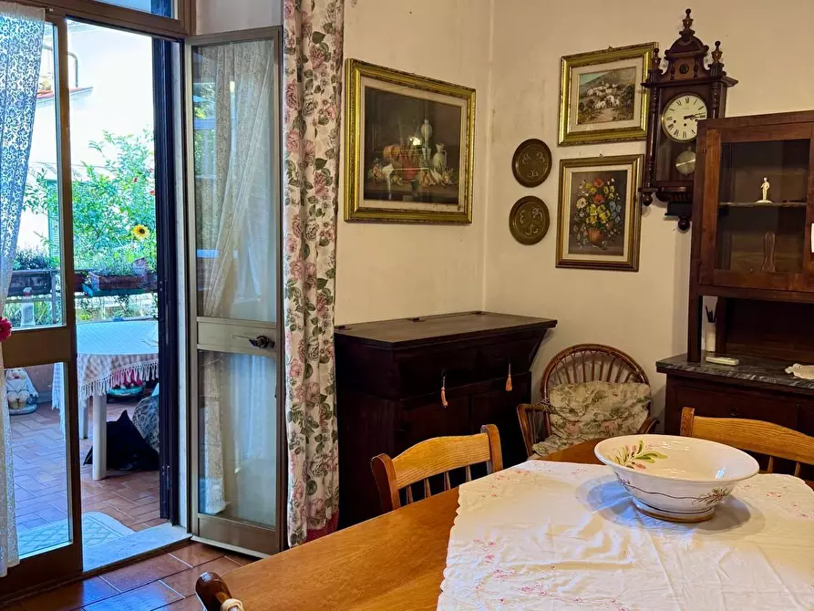 Immagine 2 di Casa indipendente in vendita  a Massa