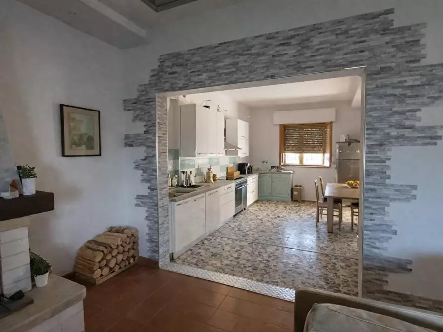 Immagine 2 di Villa in vendita  a Cascina