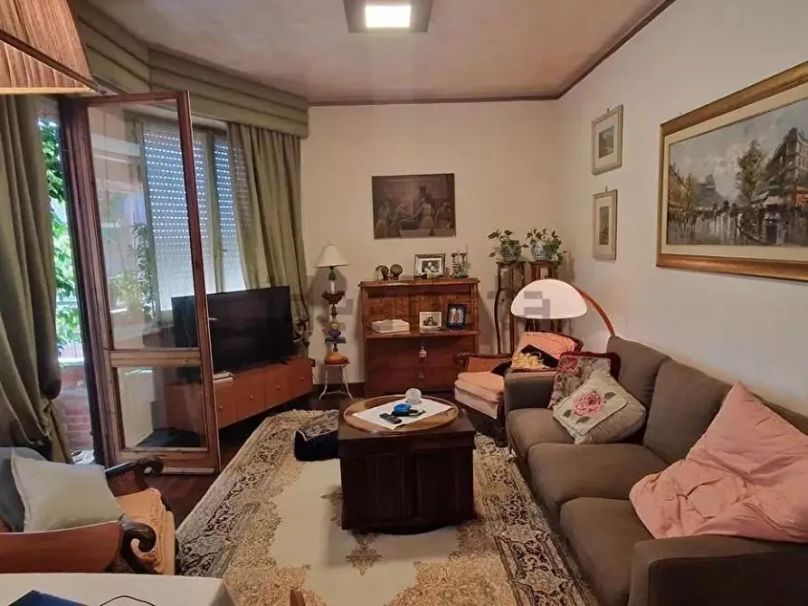 Immagine 1 di Appartamento in vendita  a Viareggio