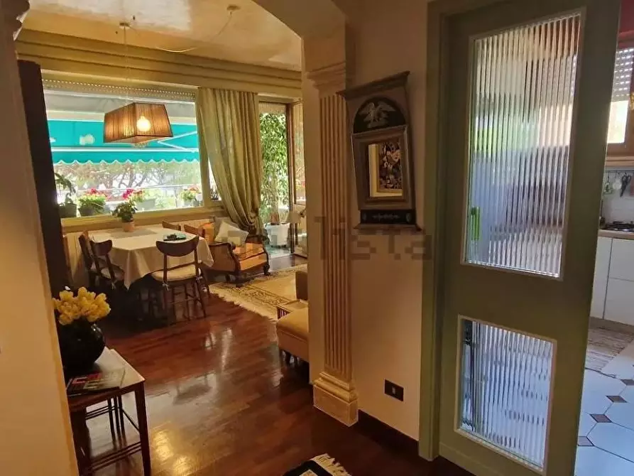 Immagine 7 di Appartamento in vendita  a Viareggio