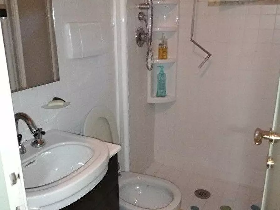 Immagine 27 di Appartamento in vendita  a Viareggio