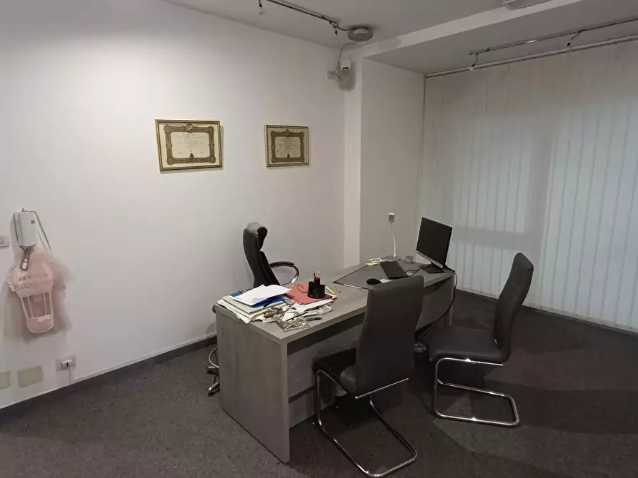 Immagine 1 di Ufficio in vendita  a Carrara