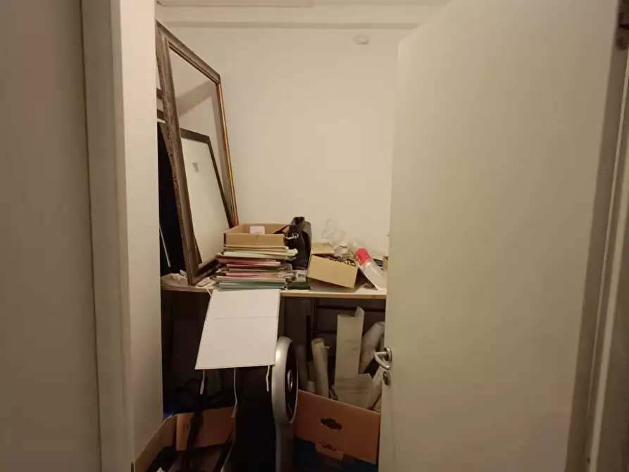 Immagine 5 di Ufficio in vendita  a Carrara