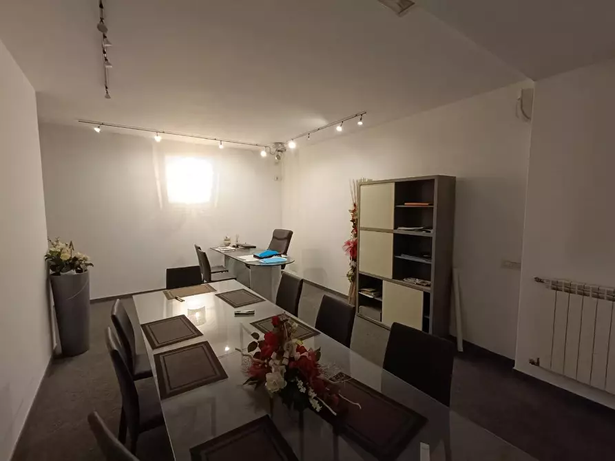 Immagine 6 di Ufficio in vendita  a Carrara
