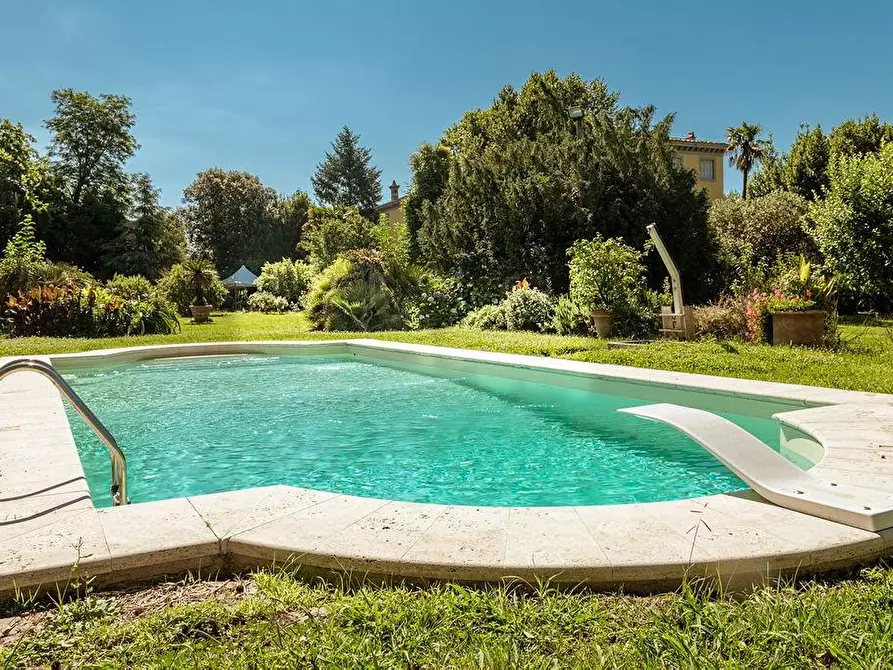 Immagine 30 di Villa in vendita  a Capannori