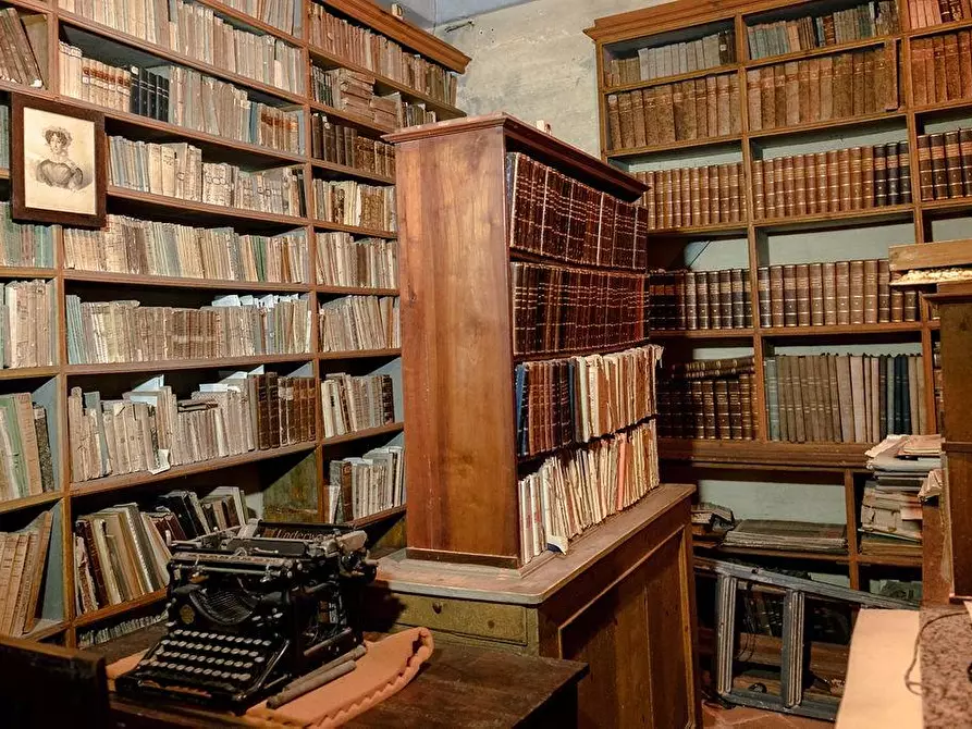 Immagine 22 di Villa in vendita  a Capannori