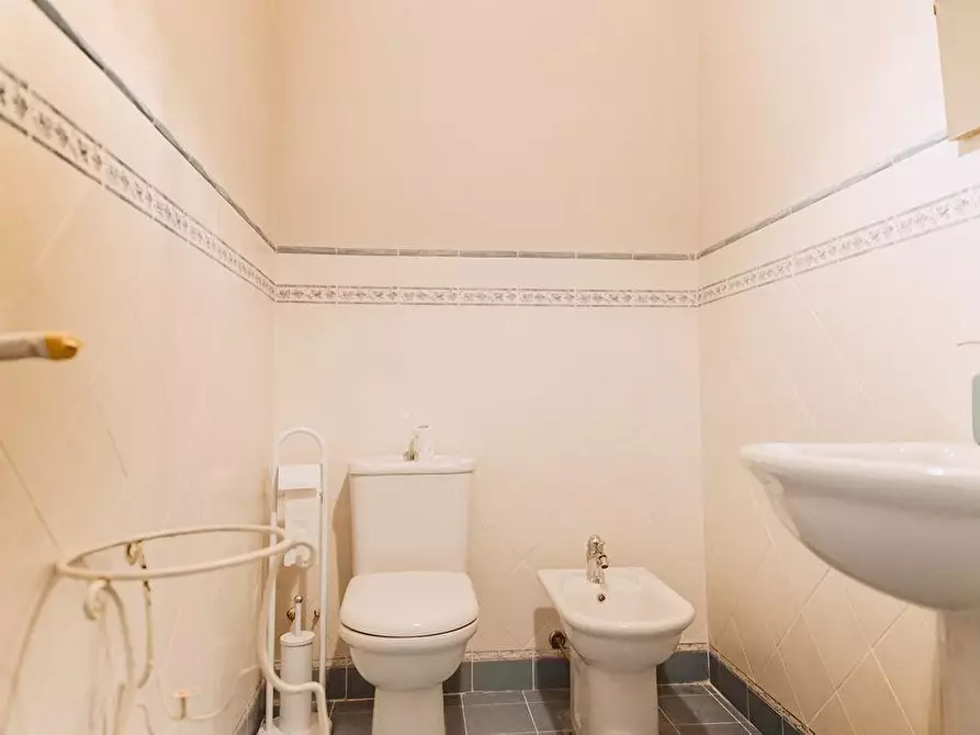 Immagine 15 di Villa in vendita  a Capannori