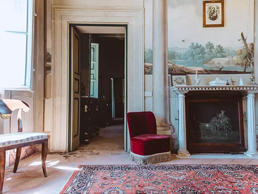 Immagine 19 di Villa in vendita  a Capannori