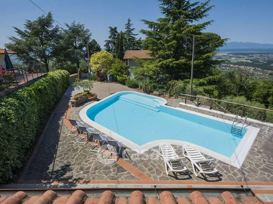 Immagine 2 di Casa colonica in vendita  a Lamporecchio