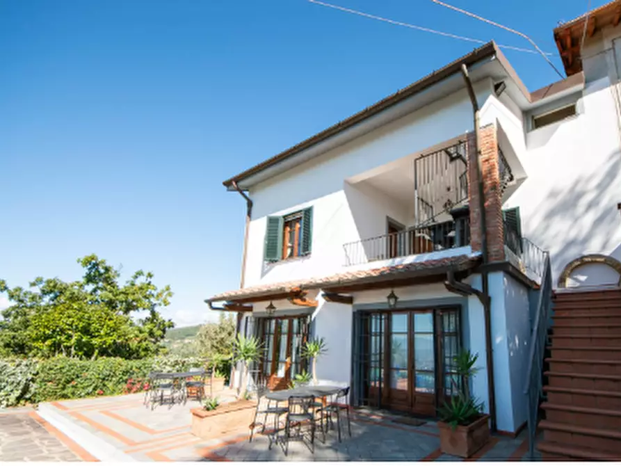 Immagine 5 di Casa colonica in vendita  a Lamporecchio